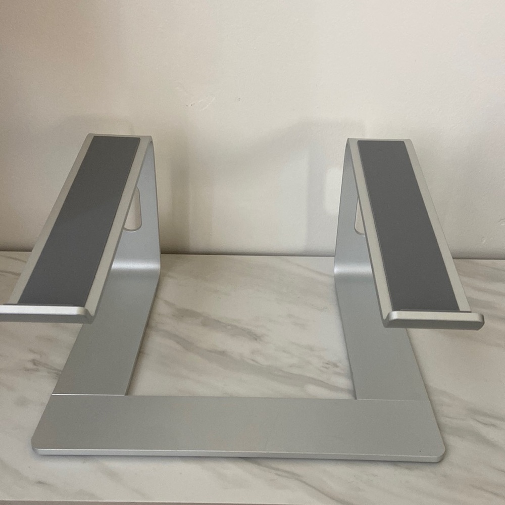 Computer riser - Picture 1 of 1